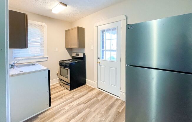 1 bed, 1 bath, 637 sqft, $850, Unit UNIT 4