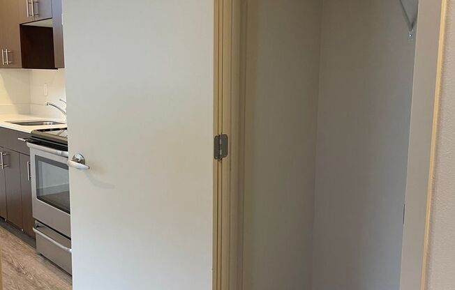 Studio, 1 bath, 261 sqft, $958, Unit 108