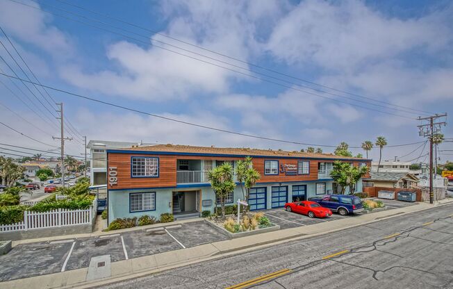 1901-1905 Phelan Ln.