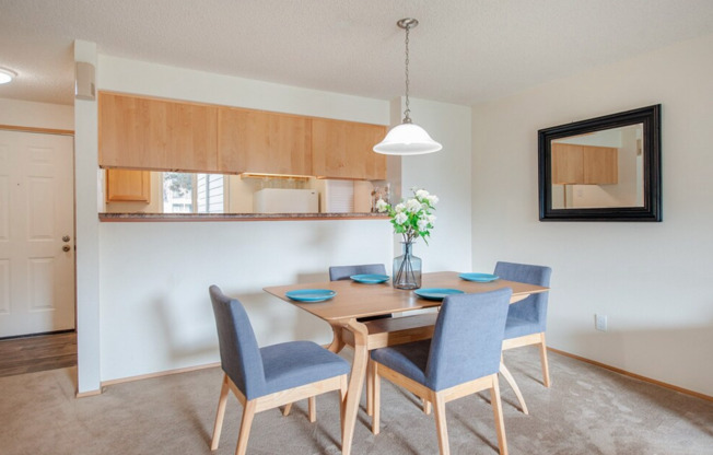 2 beds, 2 baths, 906 sqft, $1,600, Unit FF-260