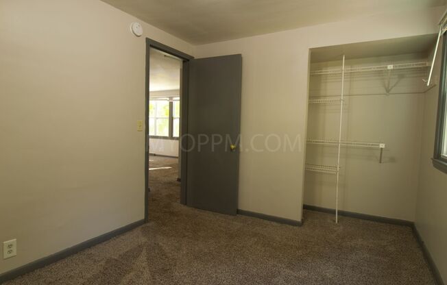 2 beds, 1 bath, 730 sqft, $900, Unit CRAWFORD 4414/A