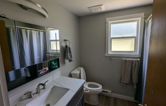 825 W Villard