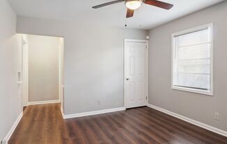 1 bed, 1 bath, $1,200, Unit C