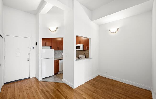 12 E 22nd St #4E