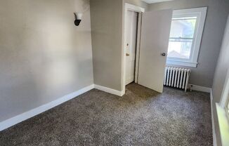 2 beds, 1 bath, $1,200, Unit Unit 2