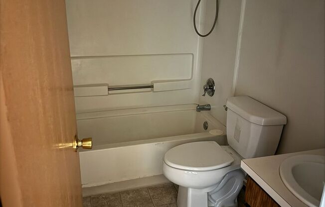 1 bed, 1 bath, $815, Unit 4