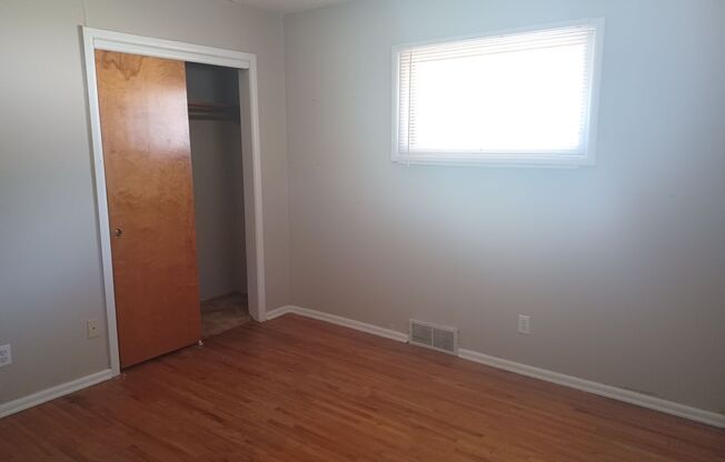 Lovely 3 bedroom / 1 bath home on Northwest side