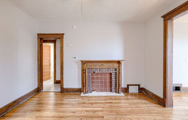 Charming & Comfortable 2 Bedroom Duplex Walking Distance to the Old Market!!
