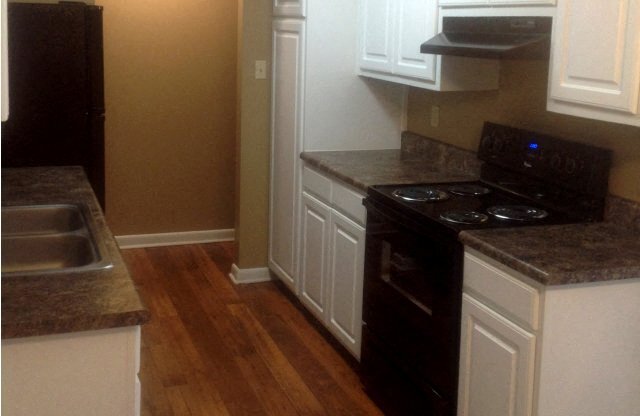 Three Oaks Apartments Kitchen