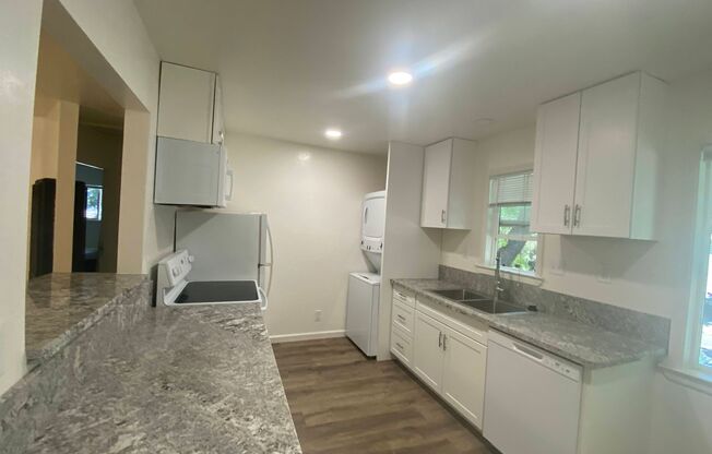 2 beds, 1 bath, 900 sqft, $1,750, Unit 4