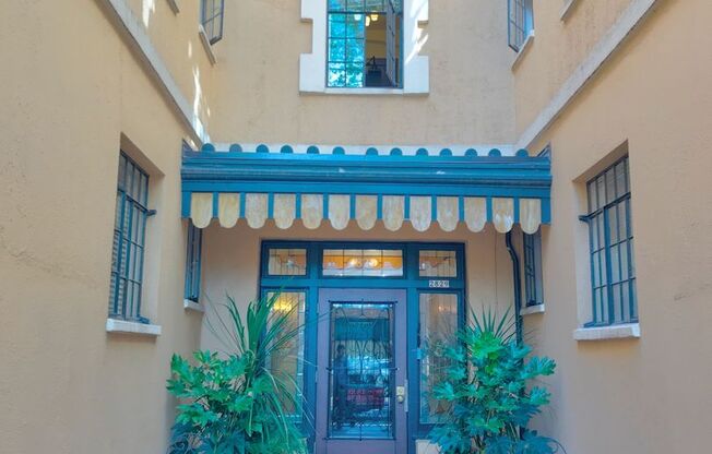 Sunnyside/Belmont 3rd Flr Studio with Garage - Modern Upgrades in a Character-Rich Building