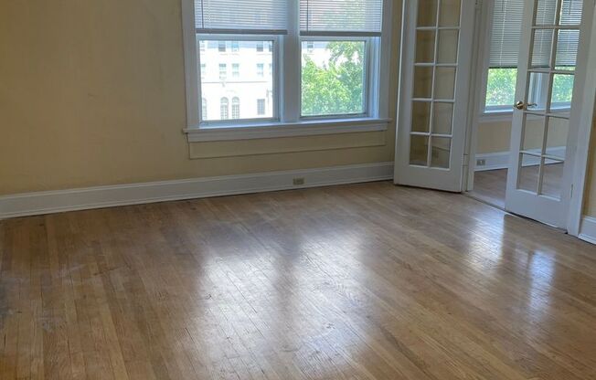 2 beds, 1 bath, 775 sqft, $1,575, Unit 400