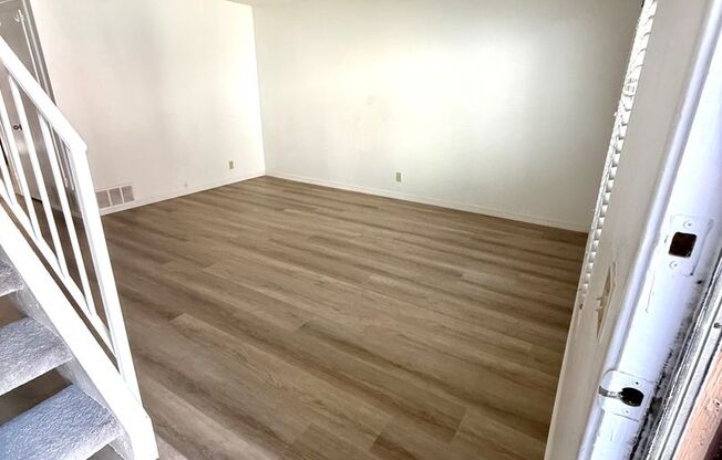 **Coming Soon** Upgraded Lake Forest Condo with Garage 2 Bed | 1.5 Bath | 1020 SF