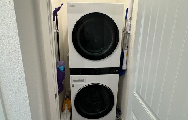 2 beds, 2 baths, $2,395, Unit # 28101