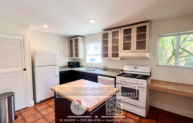 Garden oasis 2 bedroom with wrap around yard walking distance to UC Berkeley Campus!