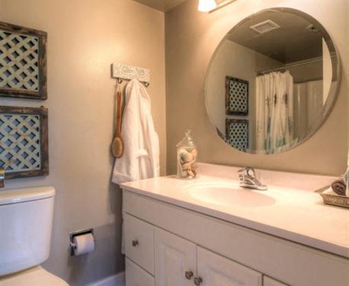 Spacious, fresh bathrooms are in every Regency Park home.