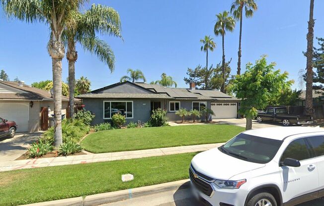 3 Bedroom / 1.5 Bathroom with pool for rent $2,450