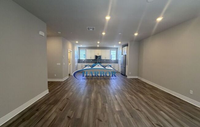 1492 W SUNRISE LN