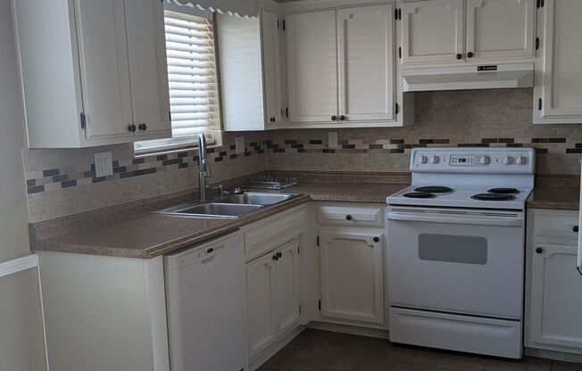 2 beds, 2 baths, $1,400