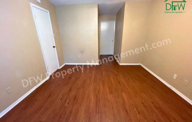 2 beds, 1 bath, $975, Unit 10