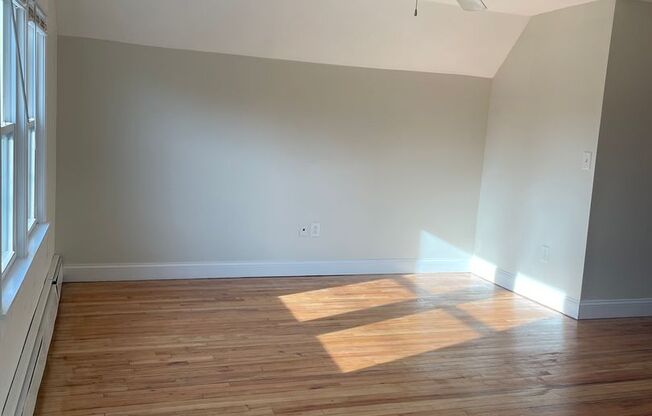 Freshly Painted 2 bedroom 3rd Fl apartment