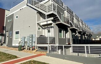 Modern 2 bedroom Townhome with huge Rooftop deck!!!
