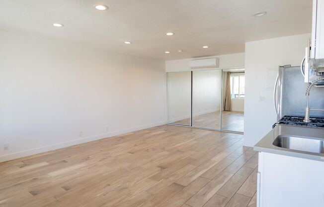 Studio, 1 bath, 400 sqft, $1,095, Unit #23