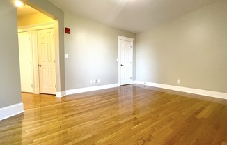 Studio, 1 bath, 420 sqft, $2,250, Unit 39