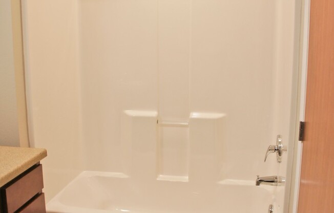 2 beds, 2 baths, 958 sqft, $1,275, Unit 203