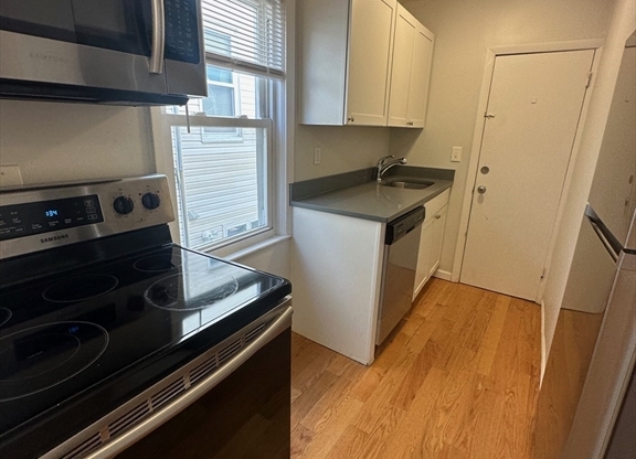 2 beds, 1 bath, 650 sqft, $2,500, Unit 3