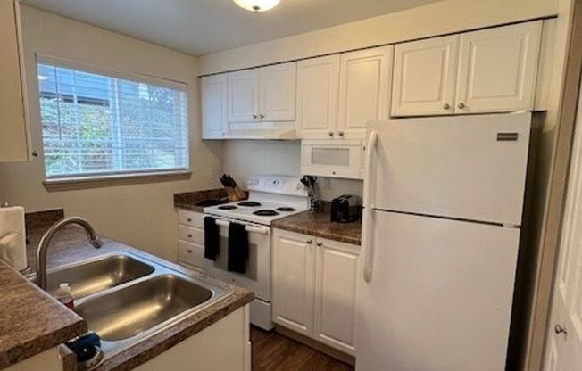 2 beds, 2 baths, 1,030 sqft, $1,735, Unit 811