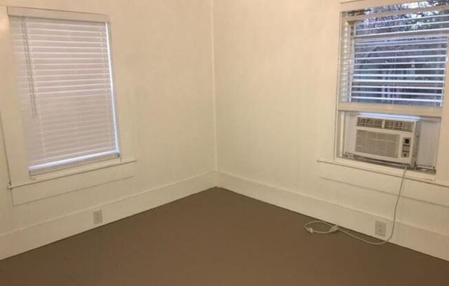 2 beds, 1 bath, $750