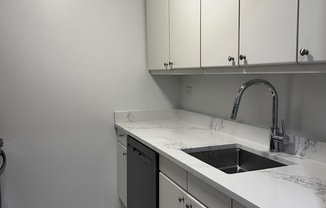 Studio, 1 bath, 636 sqft, $4,300, Unit 5O