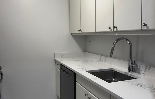 Studio, 1 bath, 636 sqft, $4,600, Unit 5O
