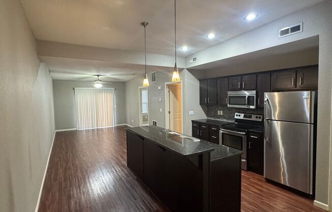 2 beds, 2 baths, $1,150, Unit Walnut A203