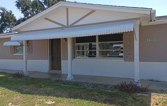 Charming Home with Exquisite Features Near Beaches