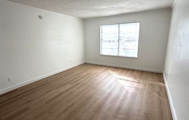 2 beds, 2 baths, 960 sqft, $1,504, Unit LAW15-209