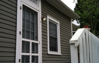 Adorable Studio Apartment on N. Columbia - Walk to UNC and downtown!