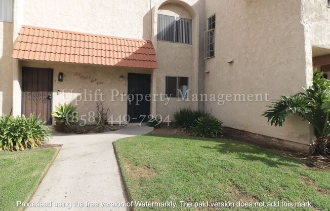 2 Bed, 1.5 Bath Condo Close to Freeway