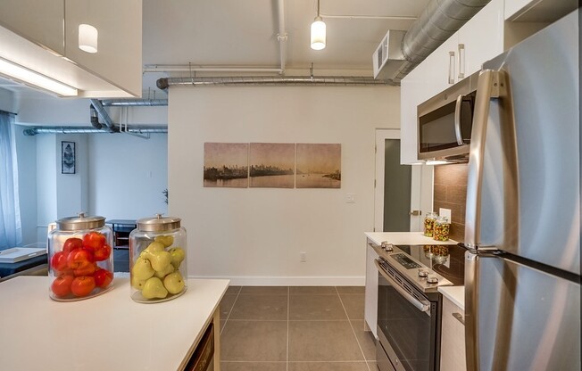 1 bed, 1 bath, 655 sqft, $1,800, Unit M06