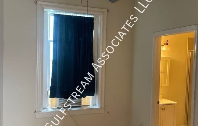 319 W MULBERRY ST
