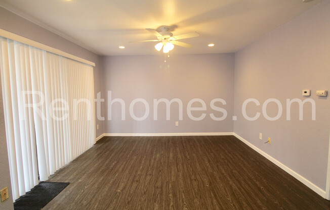 Sabre Springs, 13059 Wimberly Sq #130, AC, Comm Pool and Spa!