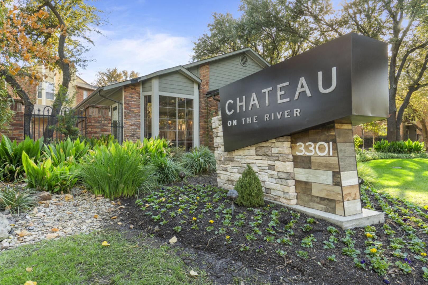 Chateau on The River