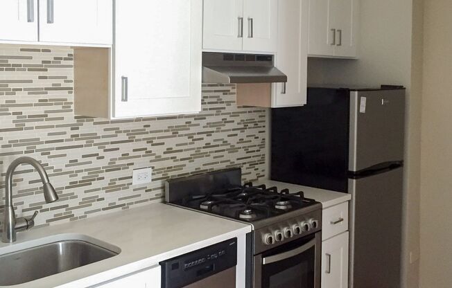 1 bed, 1 bath, 350 sqft, $1,595, Unit 2520-B10