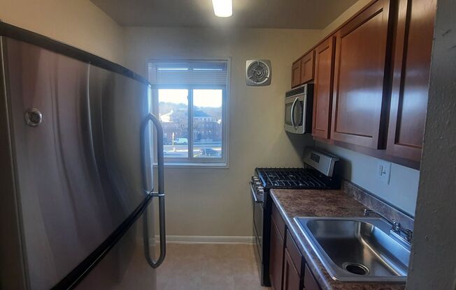 2 beds, 1 bath, 800 sqft, $1,650, Unit 2510-301