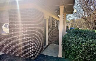 2 beds, 1 bath, $1,150, Unit 3700 Live Oak