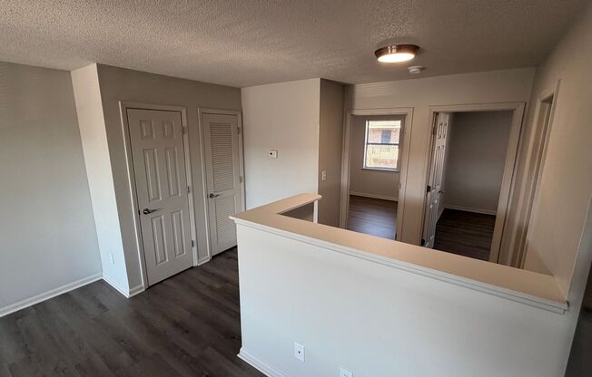 2 beds, 1 bath, 855 sqft, $1,049, Unit 3338-23