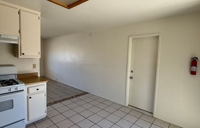 2 beds, 2 baths, $1,250, Unit B