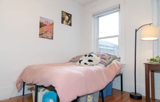 3 beds, 1 bath, $3,300, Unit Unit #10