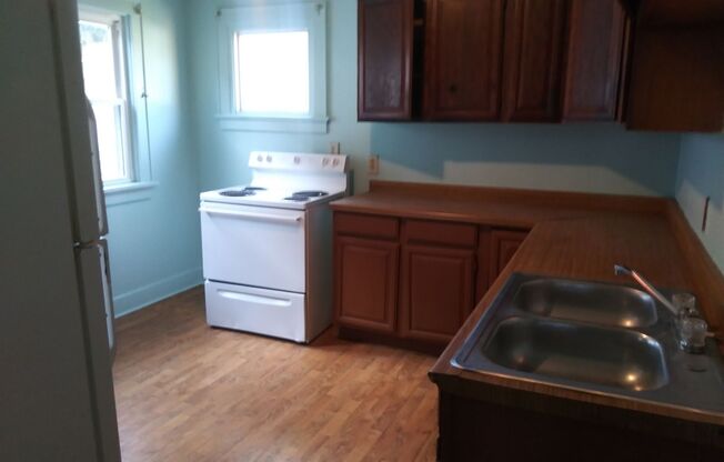 3 beds, 1 bath, $1,295